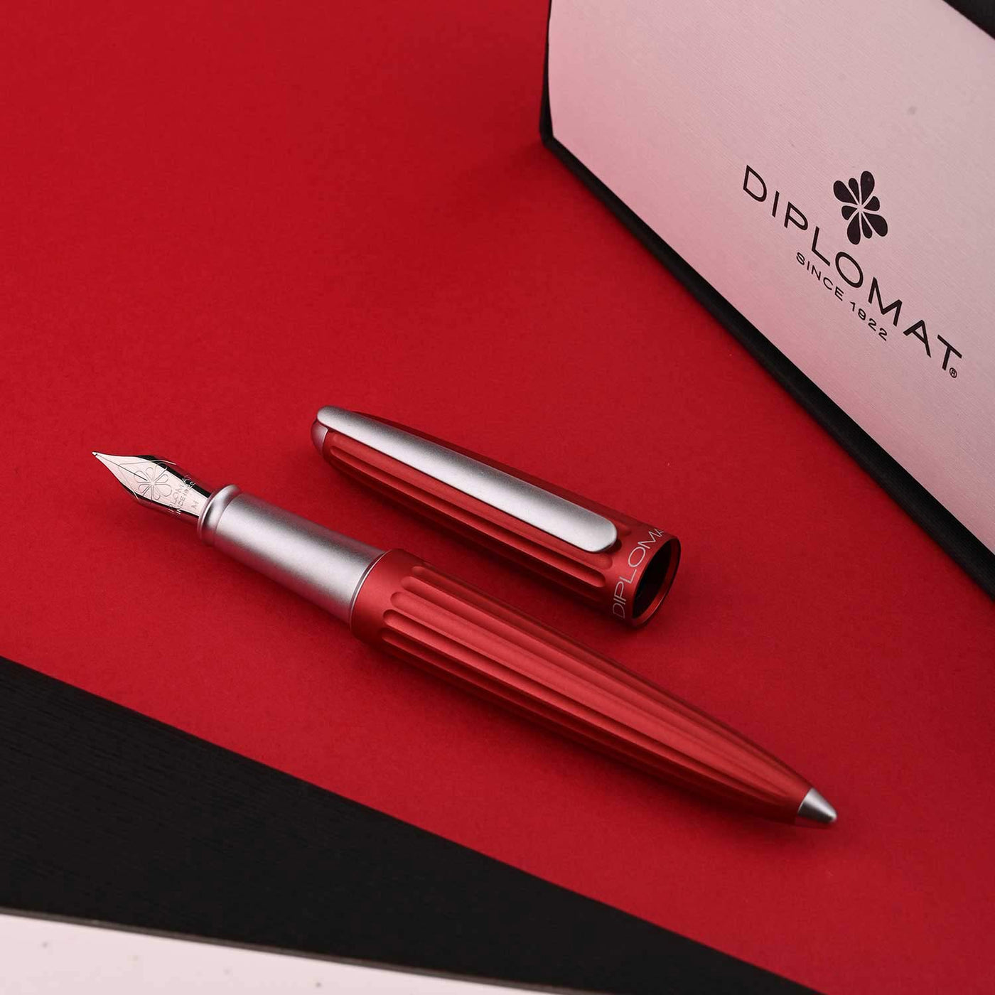 Diplomat Aero 14K Gold Fountain Pen - Red 13