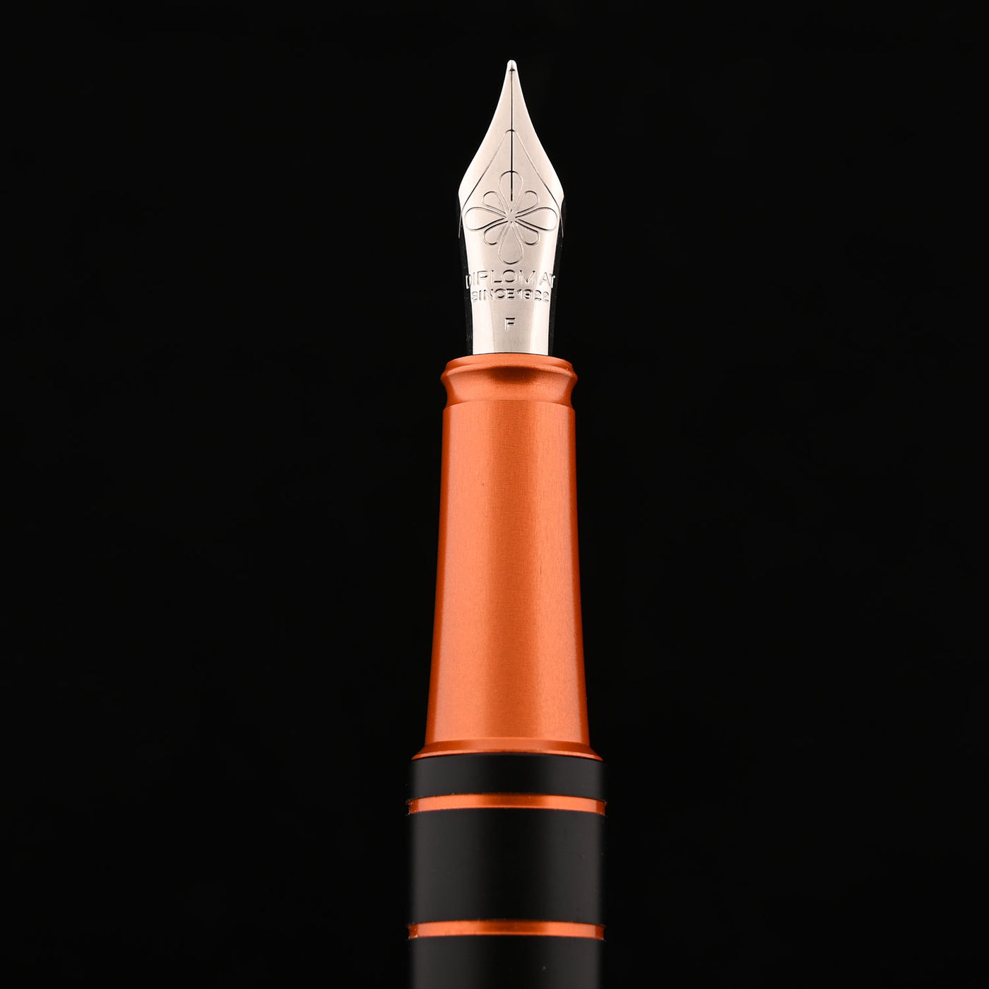 Diplomat Elox 14K Gold Fountain Pen - Ring Black Orange 4