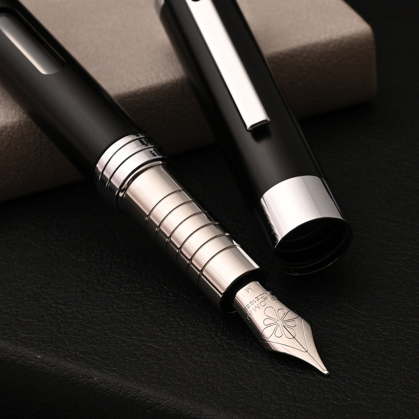 Diplomat Nexus Fountain Pen - Black/Chrome 7