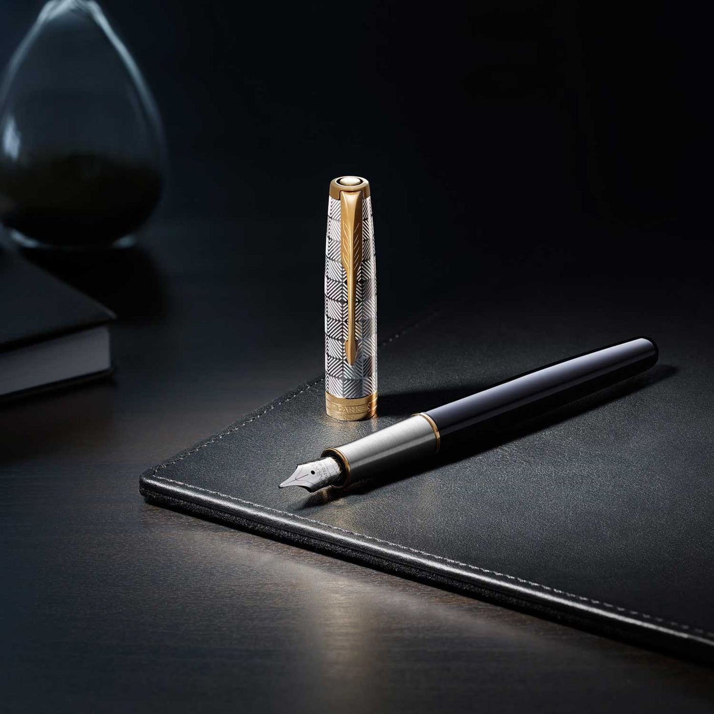 Parker Sonnet Premium Fountain Pen - Metal & Black GT 9