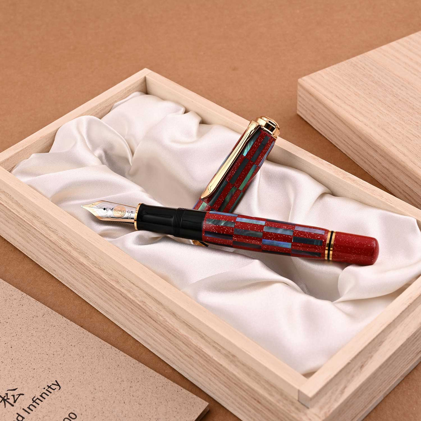 Pelikan M1000 Fountain Pen - Raden Red Infinity (Limited Edition) 8