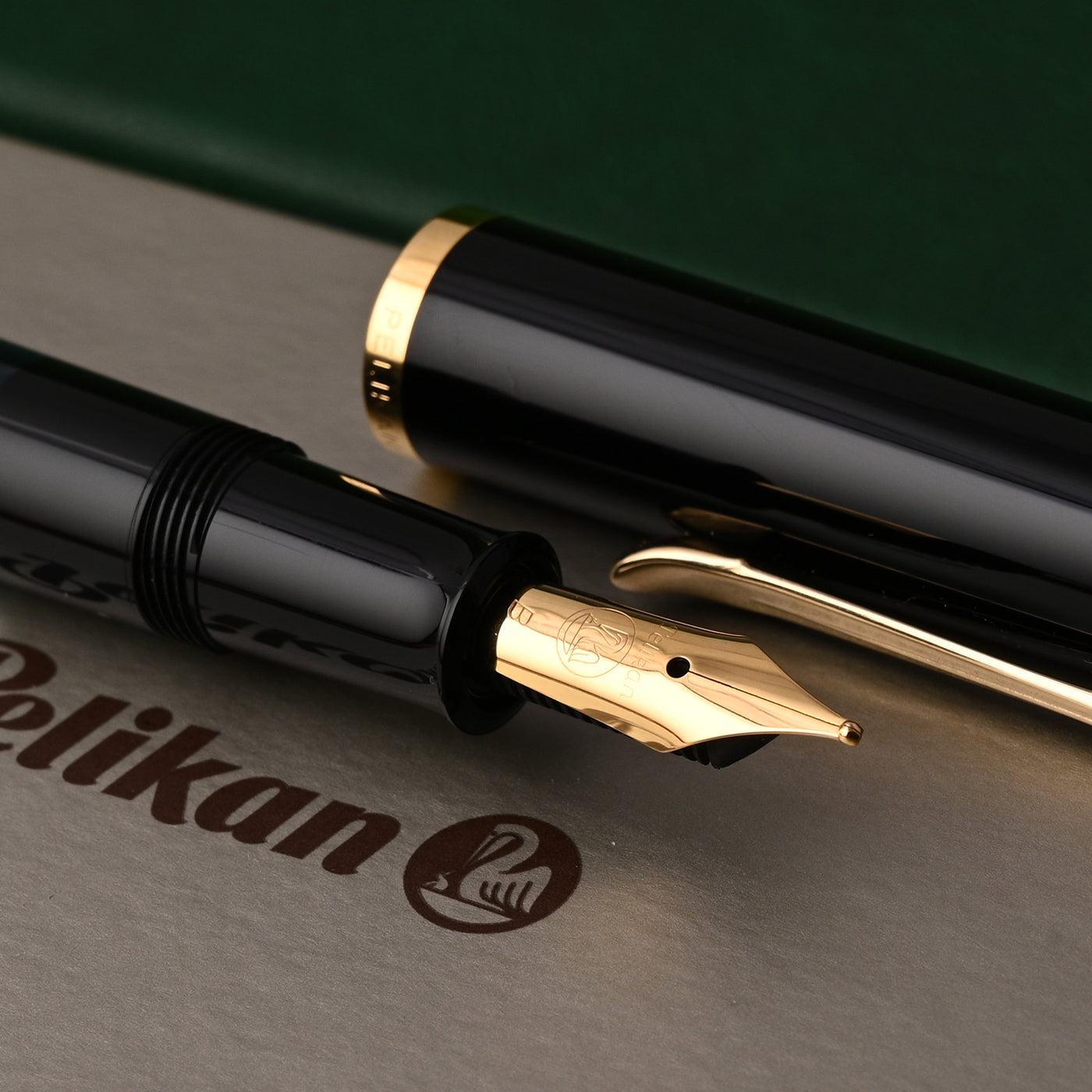 Pelikan M200 Fountain Pen - Green Marbled GT 7