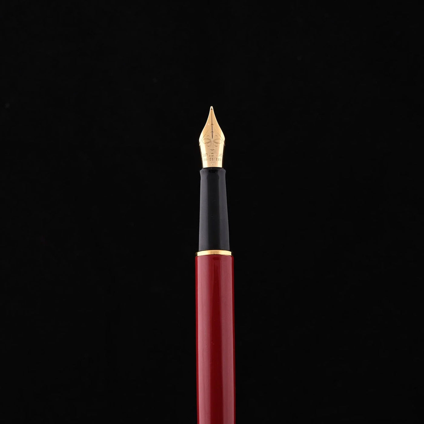 Diplomat Traveller Fountain Pen - Dark Red 2