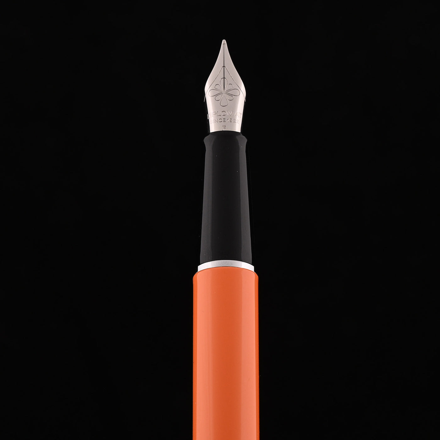 Diplomat Traveller Fountain Pen - Lumi Orange 10