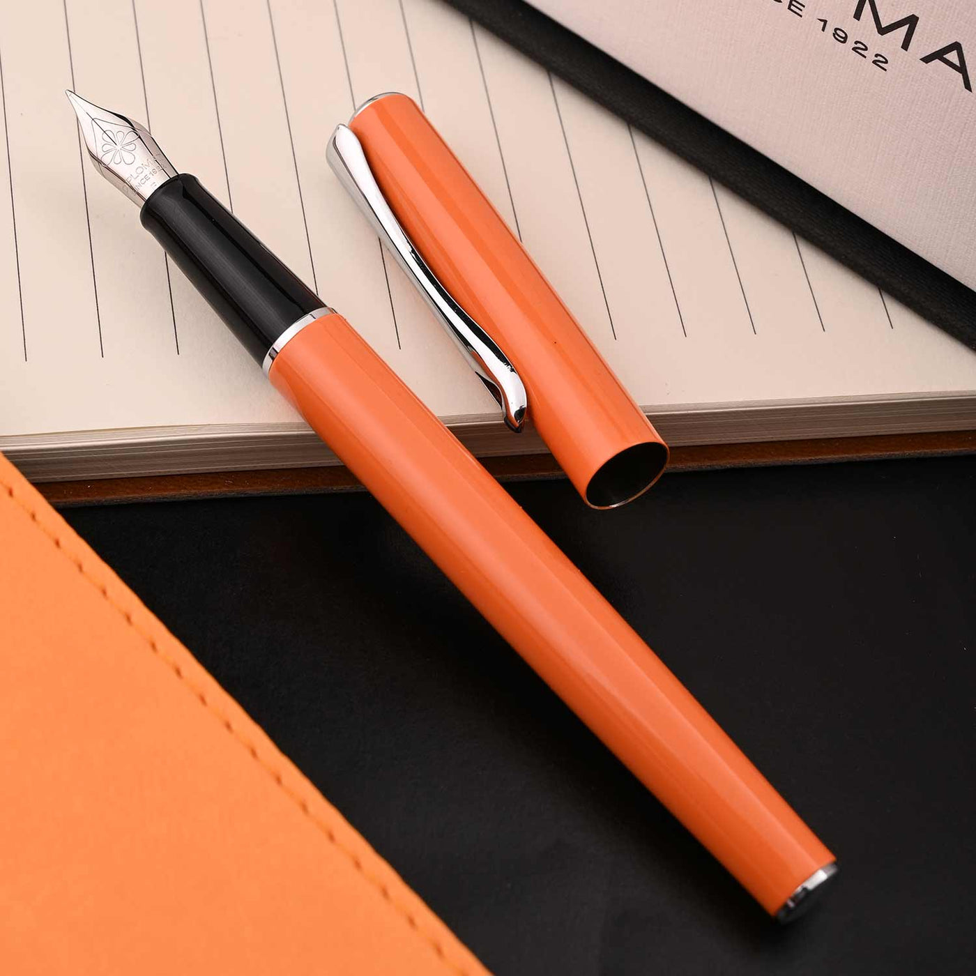Diplomat Traveller Fountain Pen - Lumi Orange 5