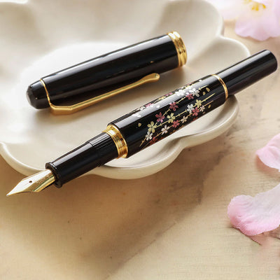 Wancher x Kuretake Yumeginga Kindai Maki-e Shidare Zakura Fountain Pen - Black GT