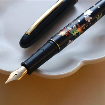 Wancher x Kuretake Kindai Maki-e Sakura Ni Kouyou Fountain Pen - Black GT