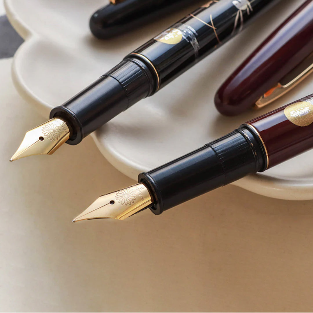 Wancher Kuretake Maki-e Usagi Black Fountain Pen at Makoba Wancher