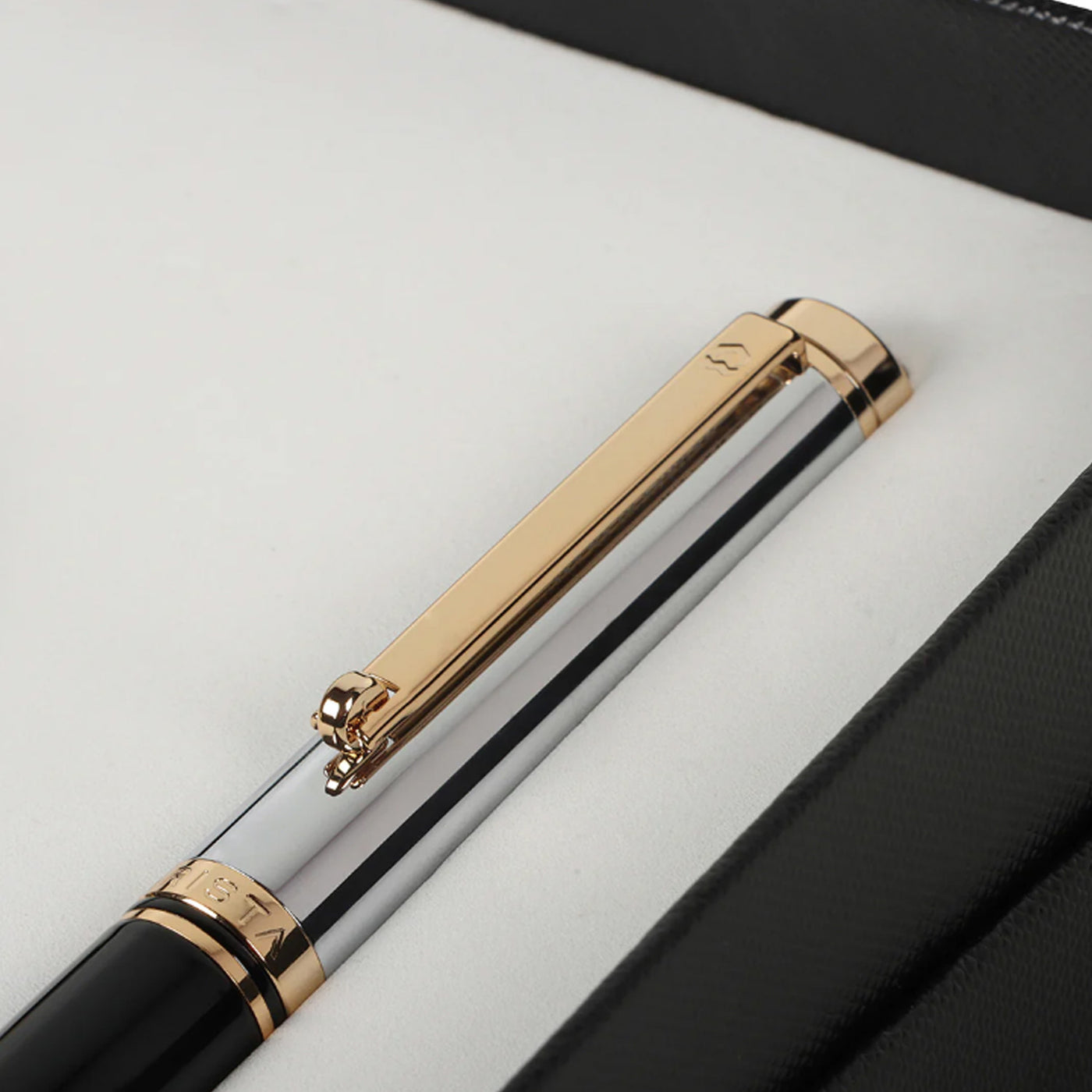 Arista Gift Set - Switch Black & Chrome GT Ball Pen with Table Clock 5