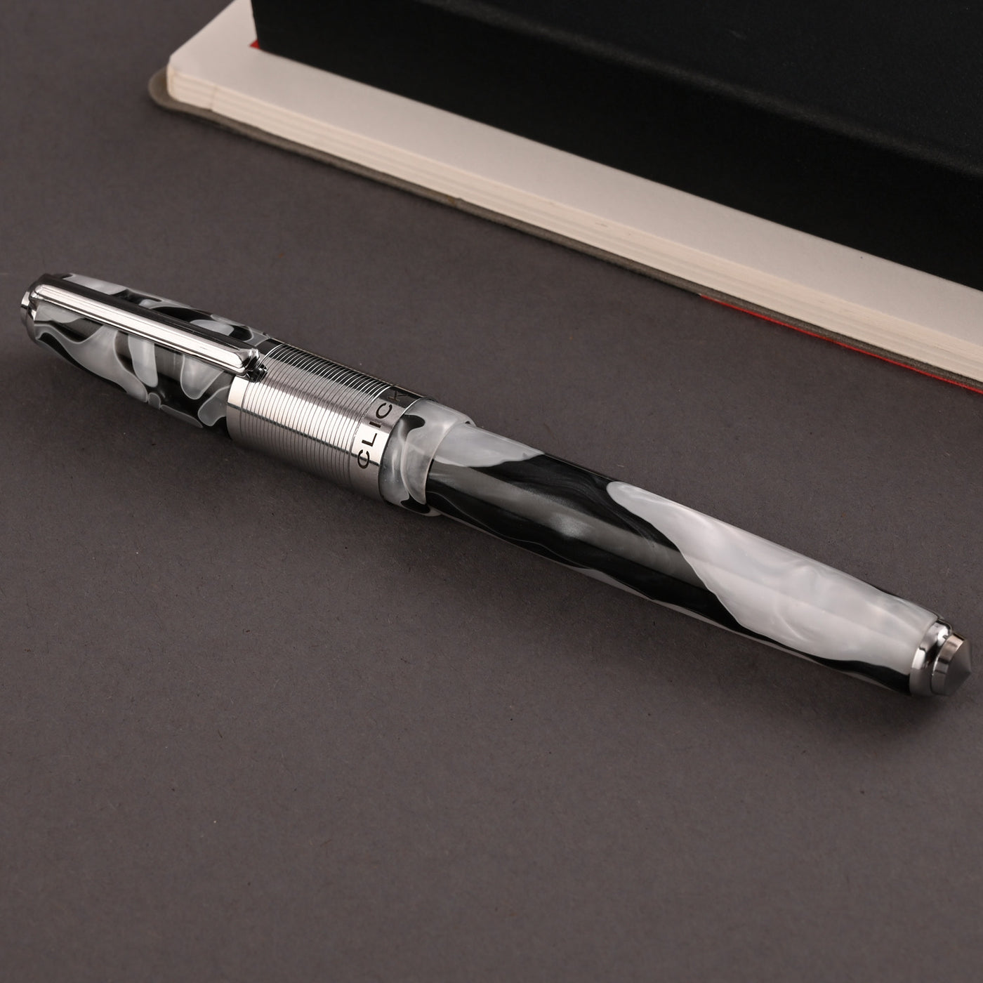 Click Retro Acrylic Fountain Pen - White Black CT 13