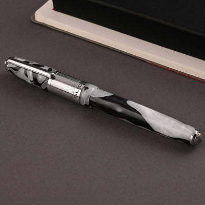 Click Retro Acrylic Fountain Pen - White Black CT 13