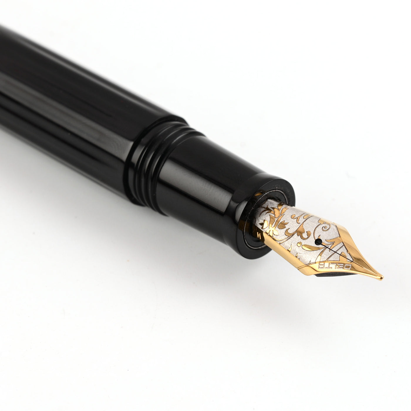 Delta Bio+16 14K Gold Fountain Pen - Black GT 4