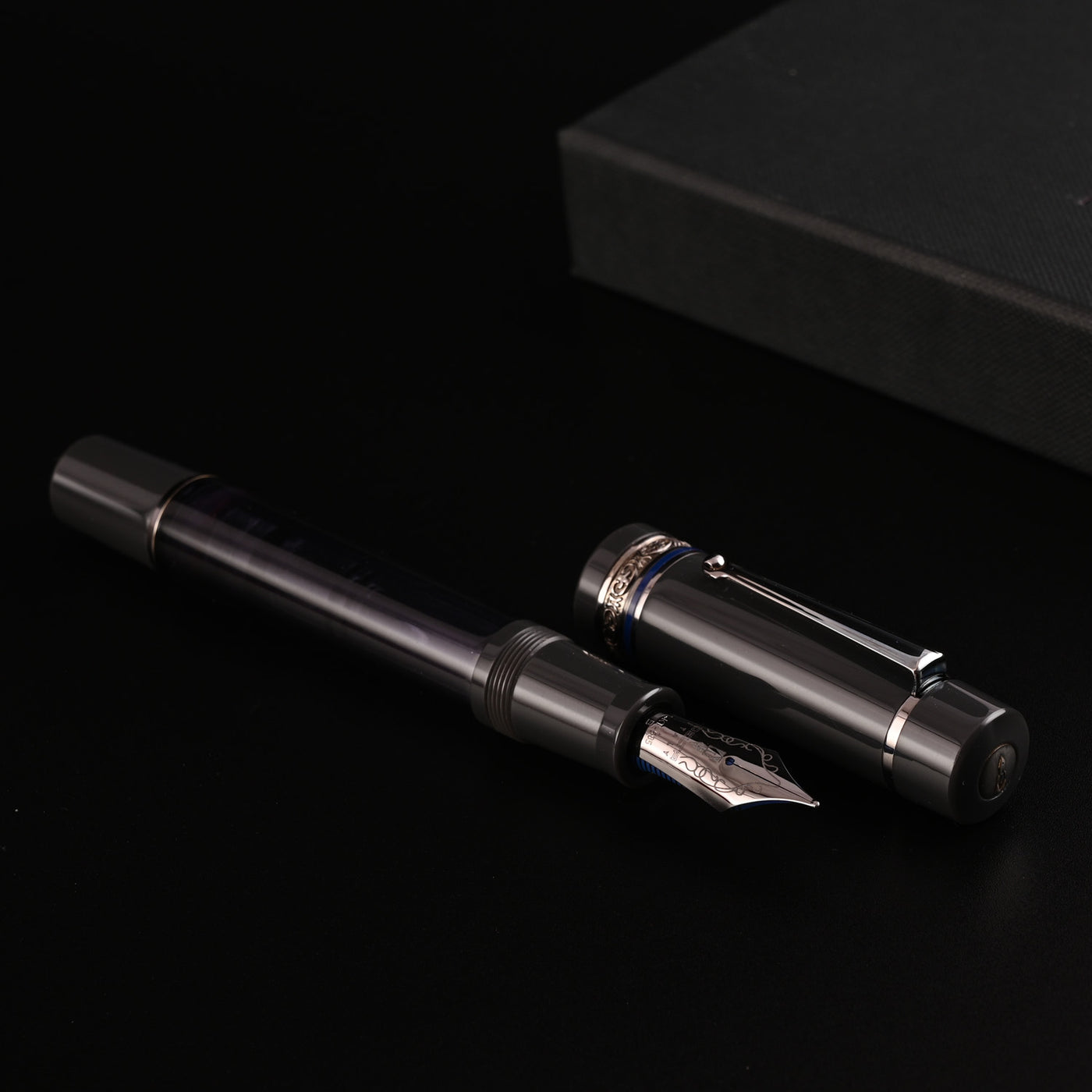 Delta Mid Size Plus Limited Edition No.8 Fountain Pen - Prestige Grey RT 6