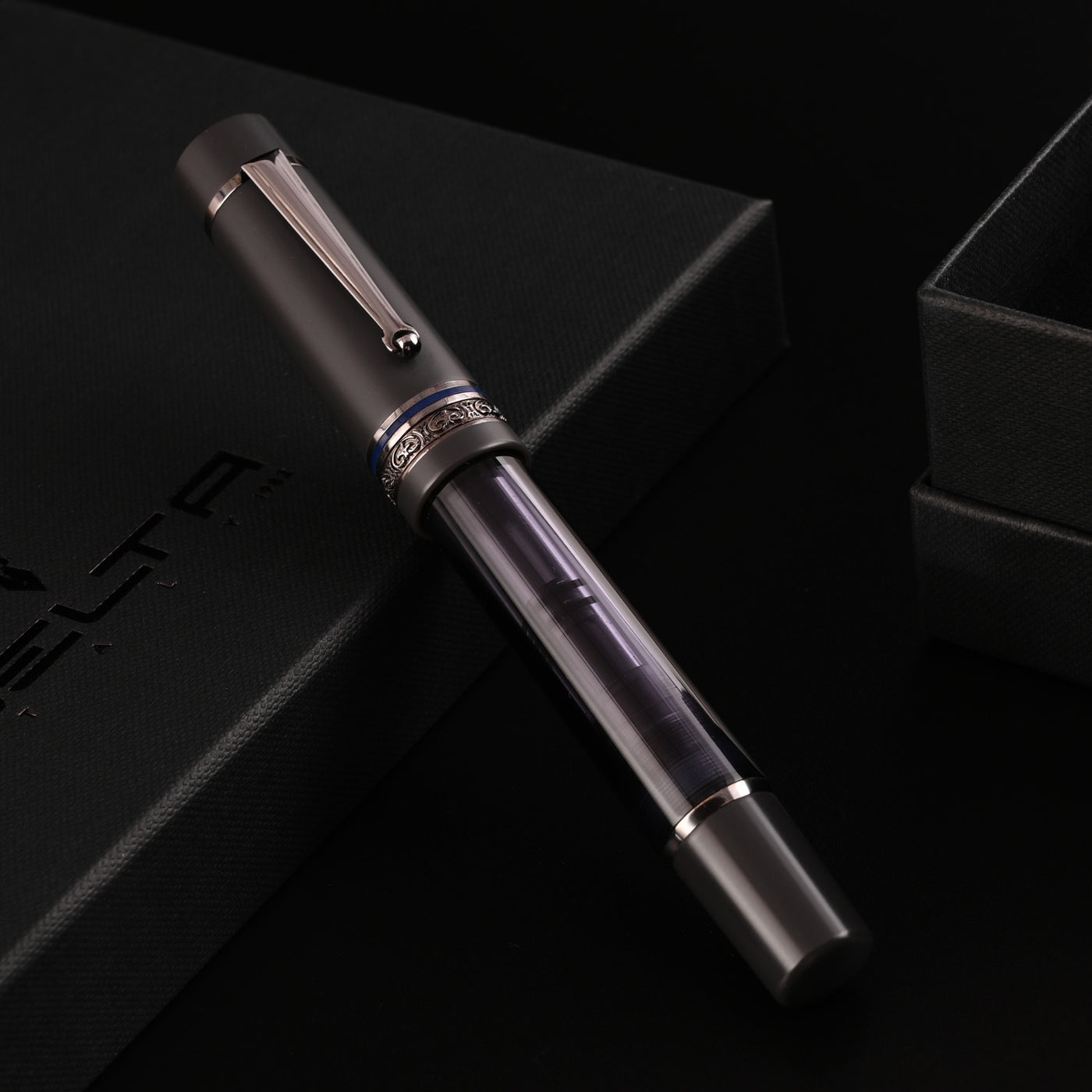 Delta Mid Size Plus Limited Edition No.8 Fountain Pen - Prestige Matte Grey RT 10