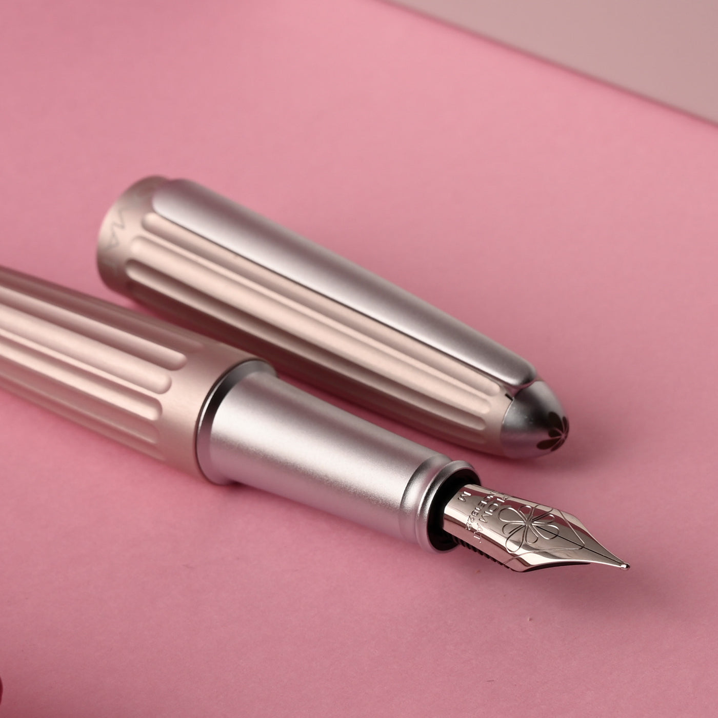 Diplomat Aero Fountain Pen - Antique Rose 9