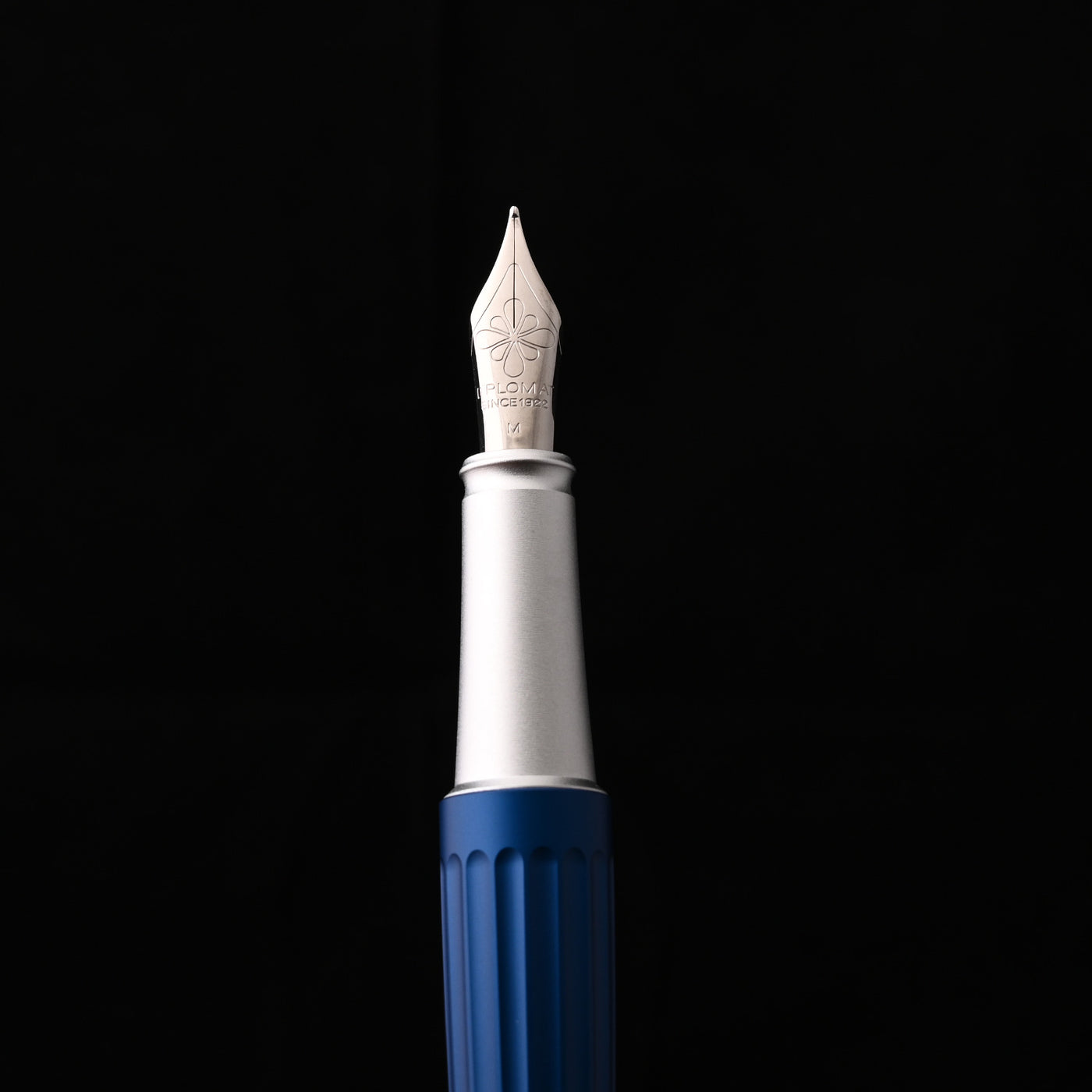 Diplomat Aero Fountain Pen - Blue 10