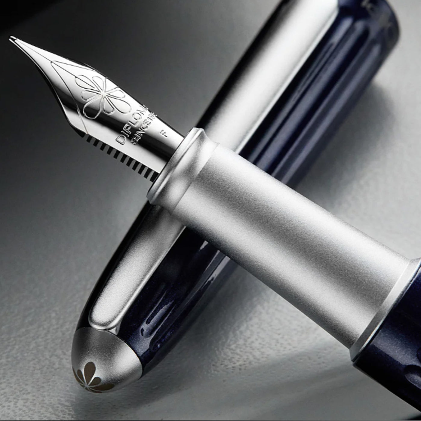 Diplomat Aero Fountain Pen - Midnight Blue 3