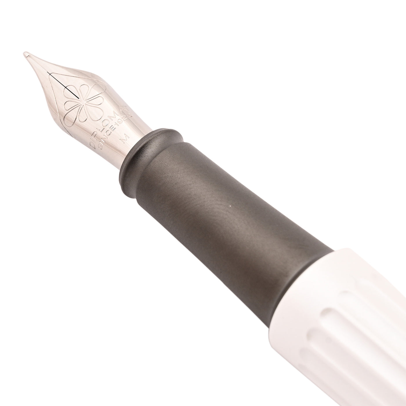 Diplomat Aero Fountain Pen - Pearly White 2