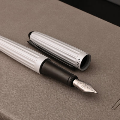 Diplomat Aero Fountain Pen - Pearly White 7