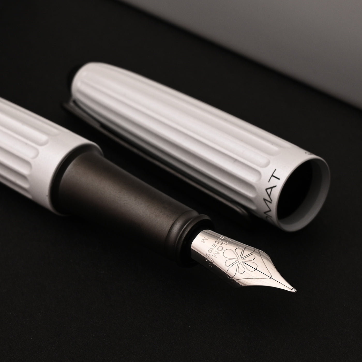 Diplomat Aero Fountain Pen - Pearly White 8