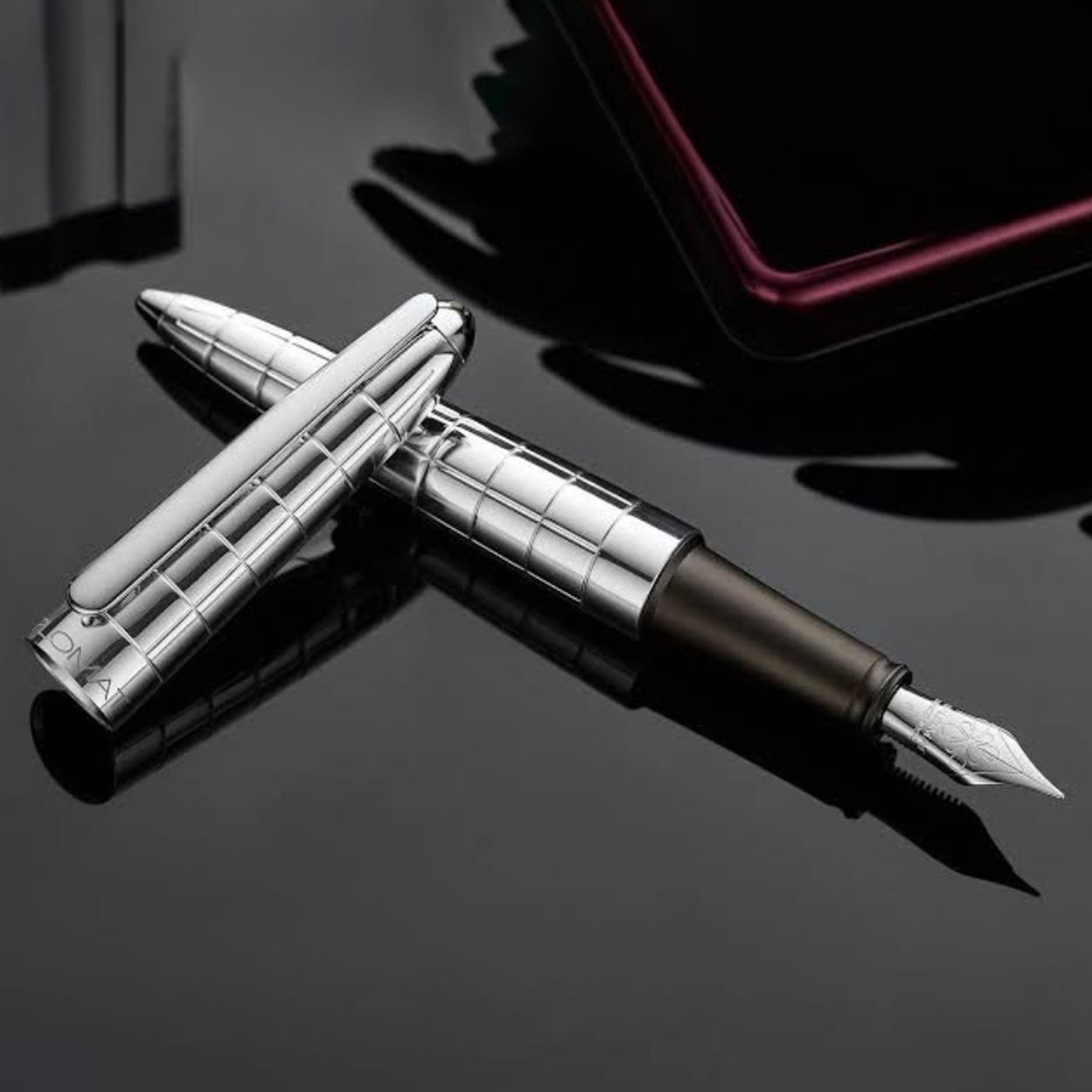 Diplomat Aero Fountain Pen - Rhomb CT