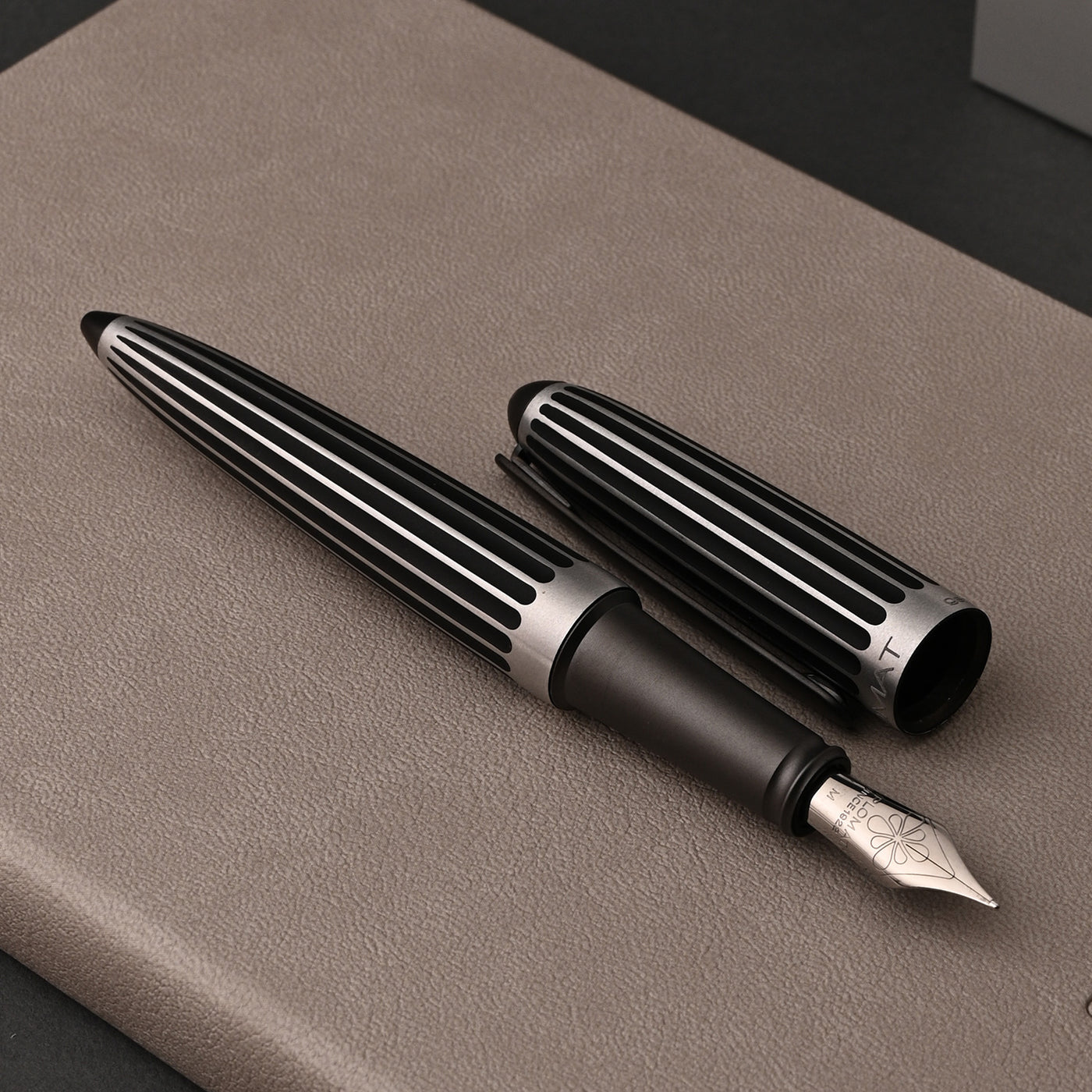 Diplomat Aero Fountain Pen - Stripes Black 6