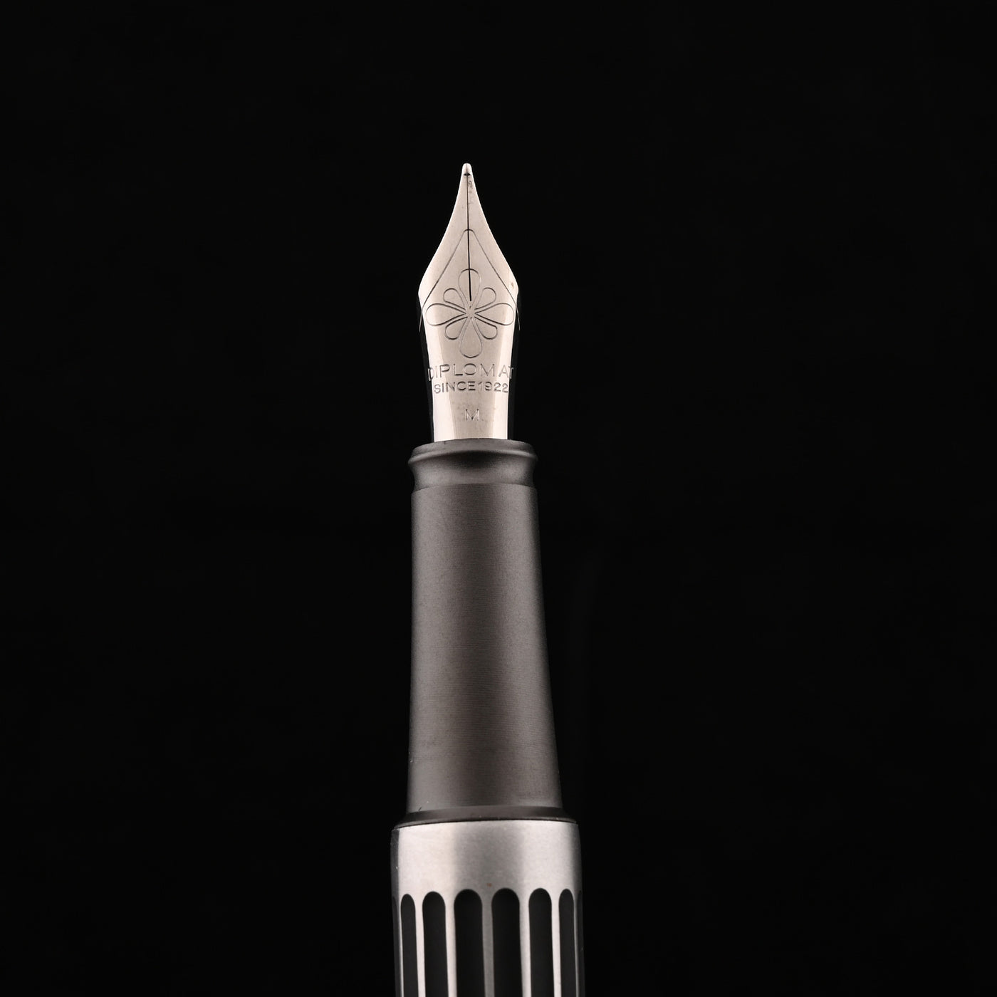 Diplomat Aero Fountain Pen - Stripes Black 9