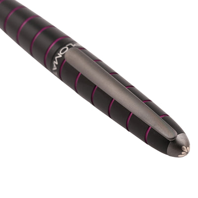 Diplomat Elox 14K Gold Fountain Pen - Ring Black Purple 4