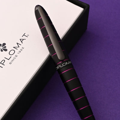 Diplomat Elox Fountain Pen - Ring Black/Purple 11