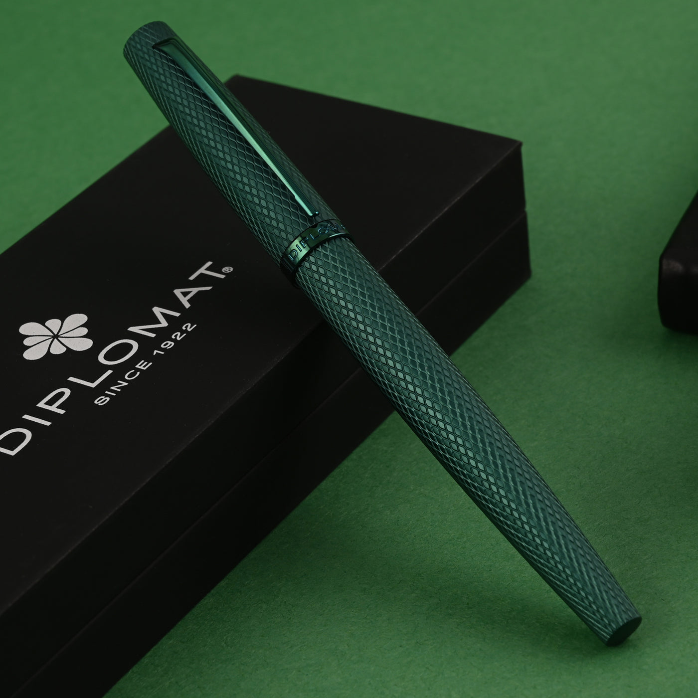 Shop Diplomat Viper Green Guilloche Fountain Pen | Diplomat Pen|Makoba