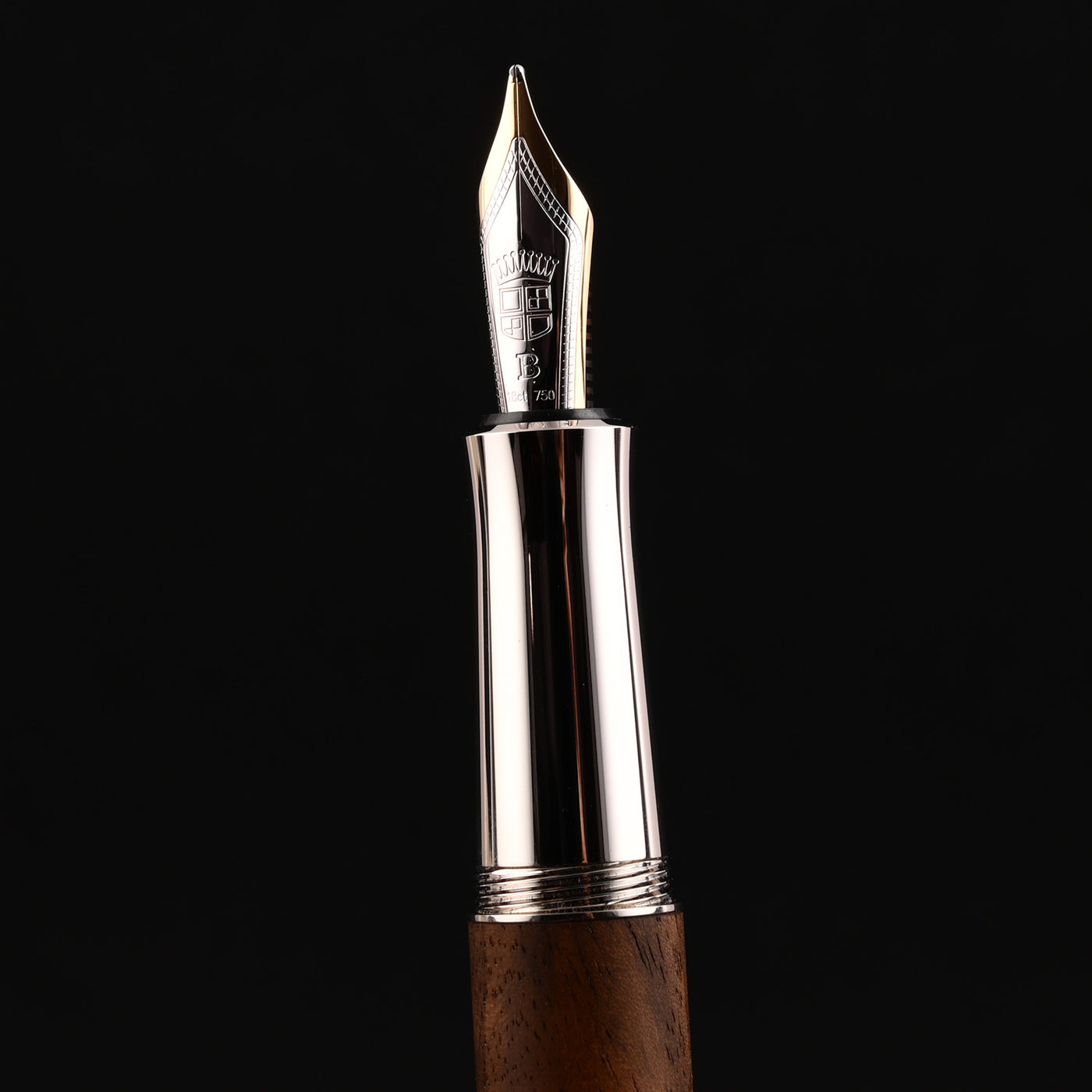 Graf Von Faber-Castell Magnum Fountain Pen - Caucasian Walnut Wood 16