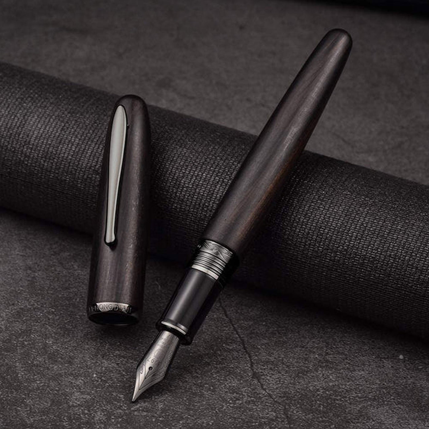 Hongdian 660 Wood Fountain Pen - Black 1