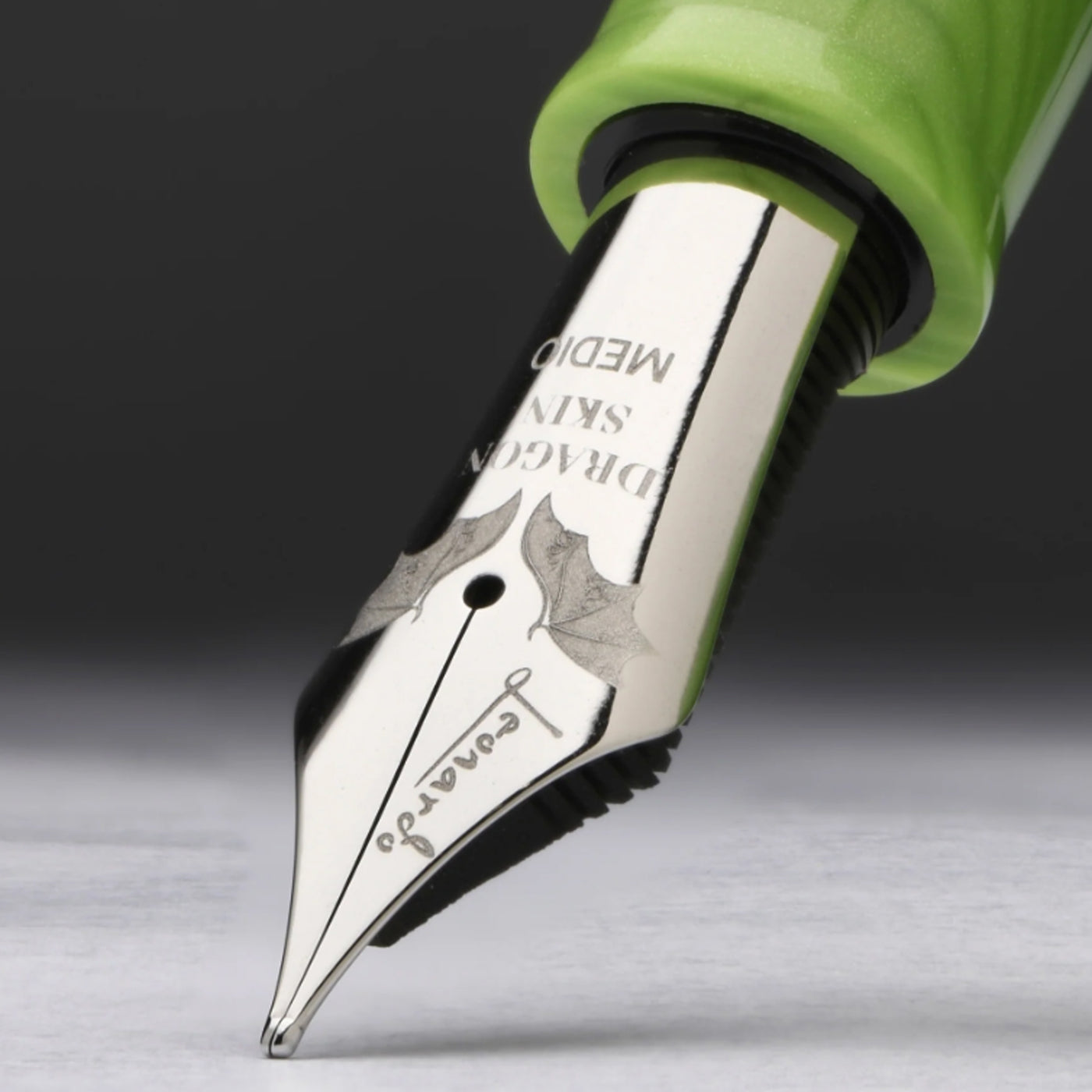 Leonardo MZ Grande 2.0 Dragon Skin No.8 Steel Nib Fountain Pen - Green CT