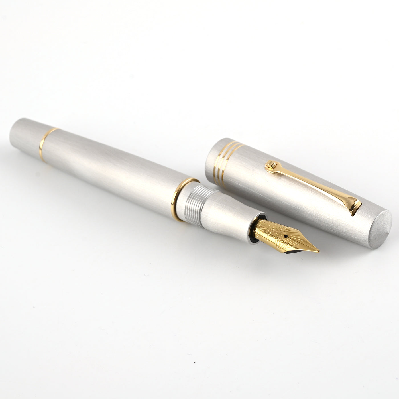 Leonardo Momento Zero Fountain Pen - Aluminia GT (Limited Edition) 3