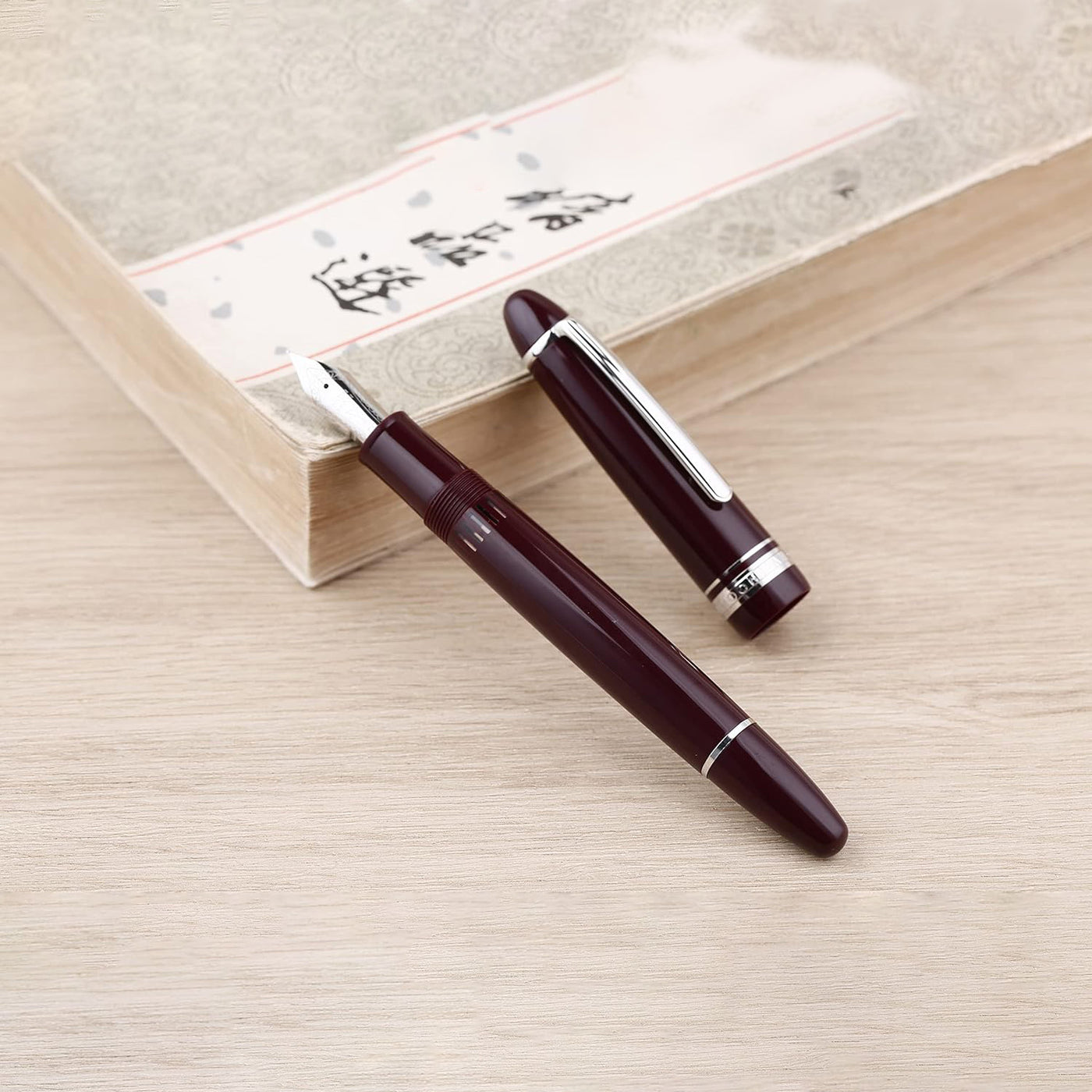 Majohn P136 Fountain Pen - Deep Burgundy CT 2