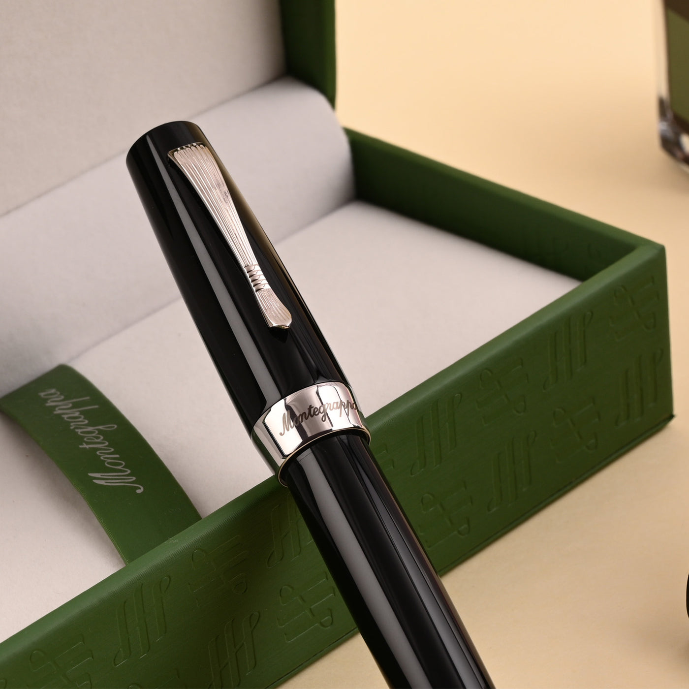 Montegrappa Elmo 02 Plus 14K Gold Fountain Pen - Night