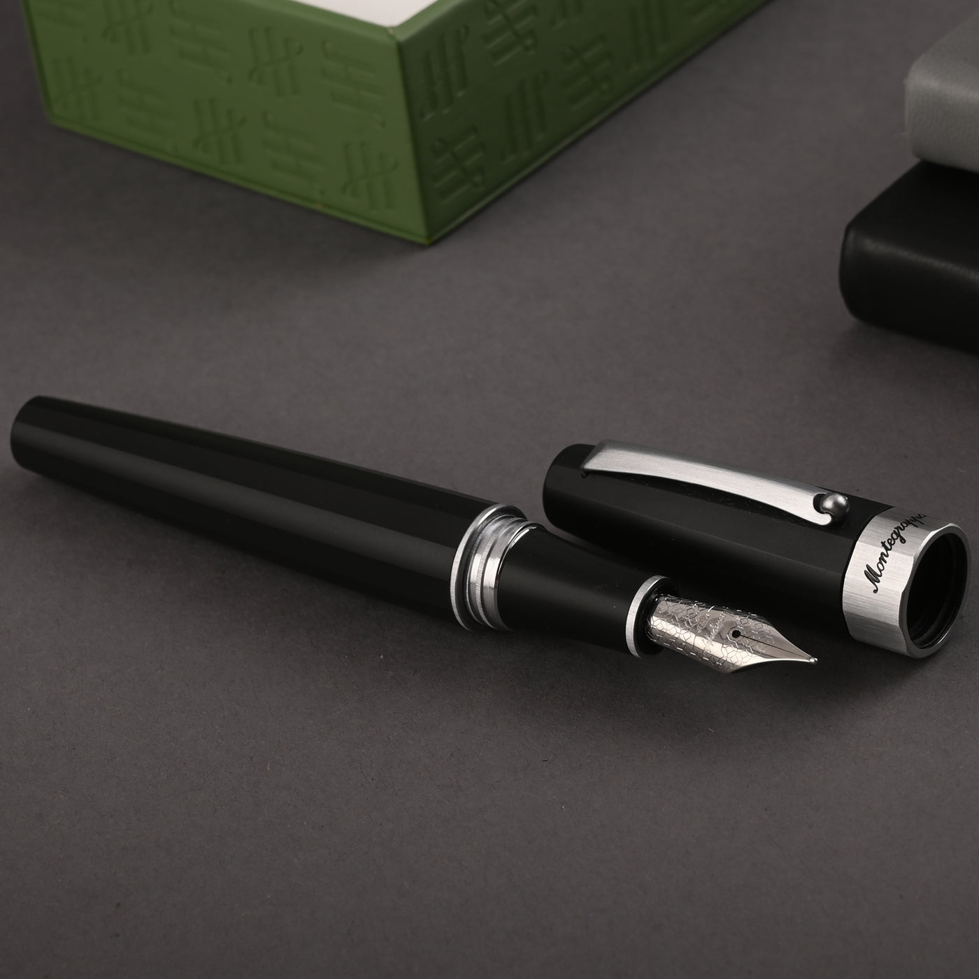 Montegrappa Magnifica Fountain Pen - Matte Black CT