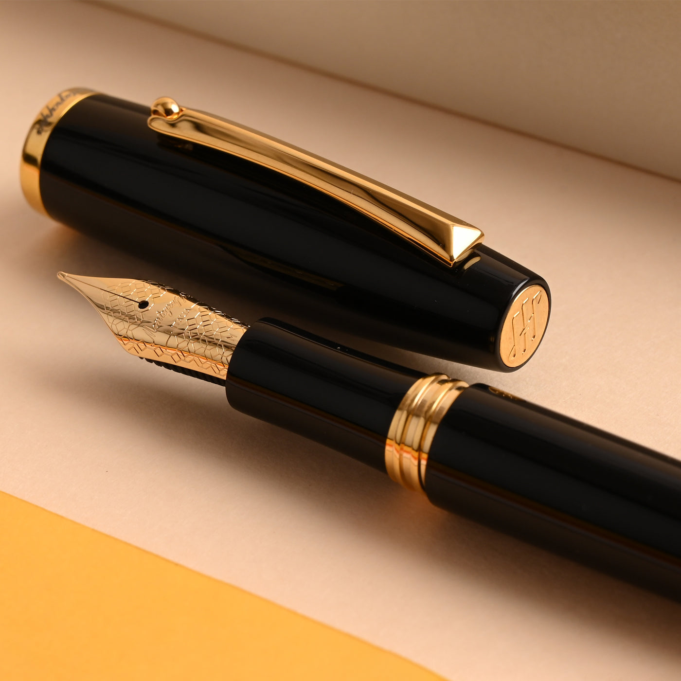 Montegrappa Manager Fountain Pen - Black GT 10