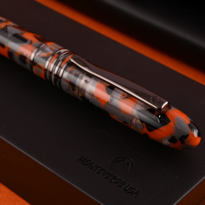MONTEVERDE Mountains Of The World Füllfederhalter Mit Omniflex-Feder - Orange, Inspiriert Von Bergen