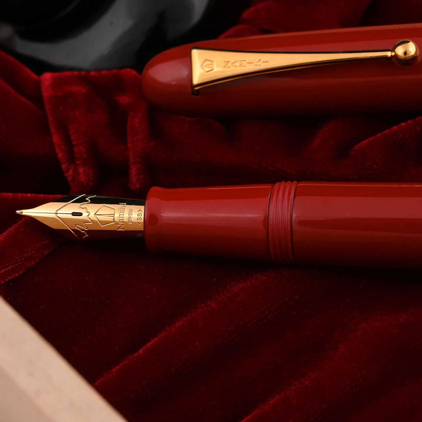 Namiki Yukari Royale Urushi No.20 Fountain Pen Vermilion Red 18K Gold Nib 5