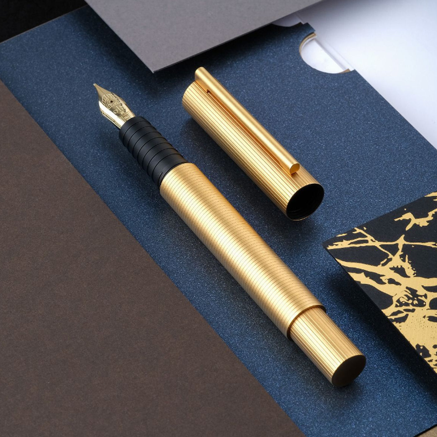 Otto Hutt Design 08 Fountain Pen - Gold 10