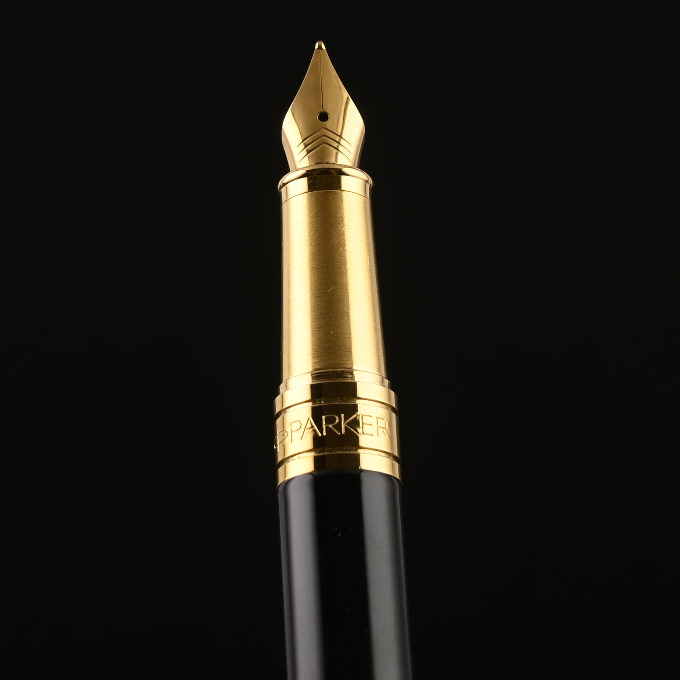 Parker Aster Fountain Pen - Deluxe Black & Chrome GT 11