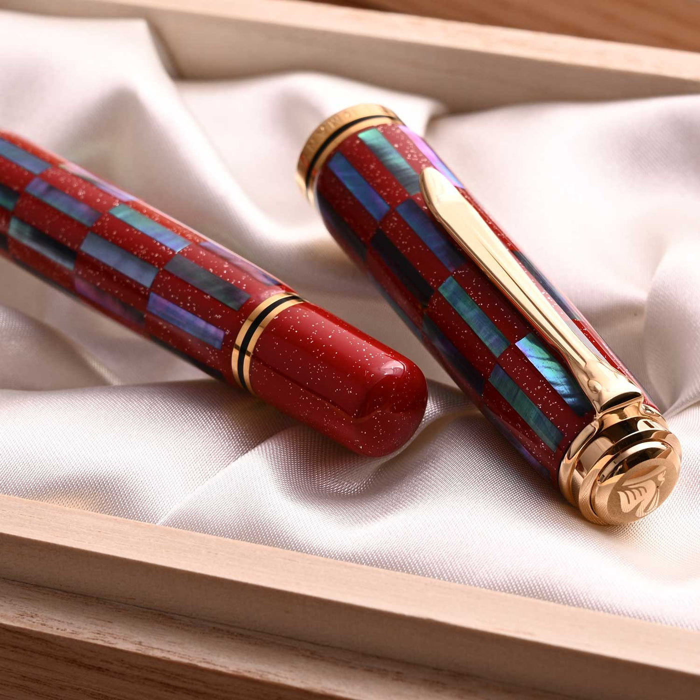 Pelikan M1000 Fountain Pen - Raden Red Infinity (Limited Edition) 12