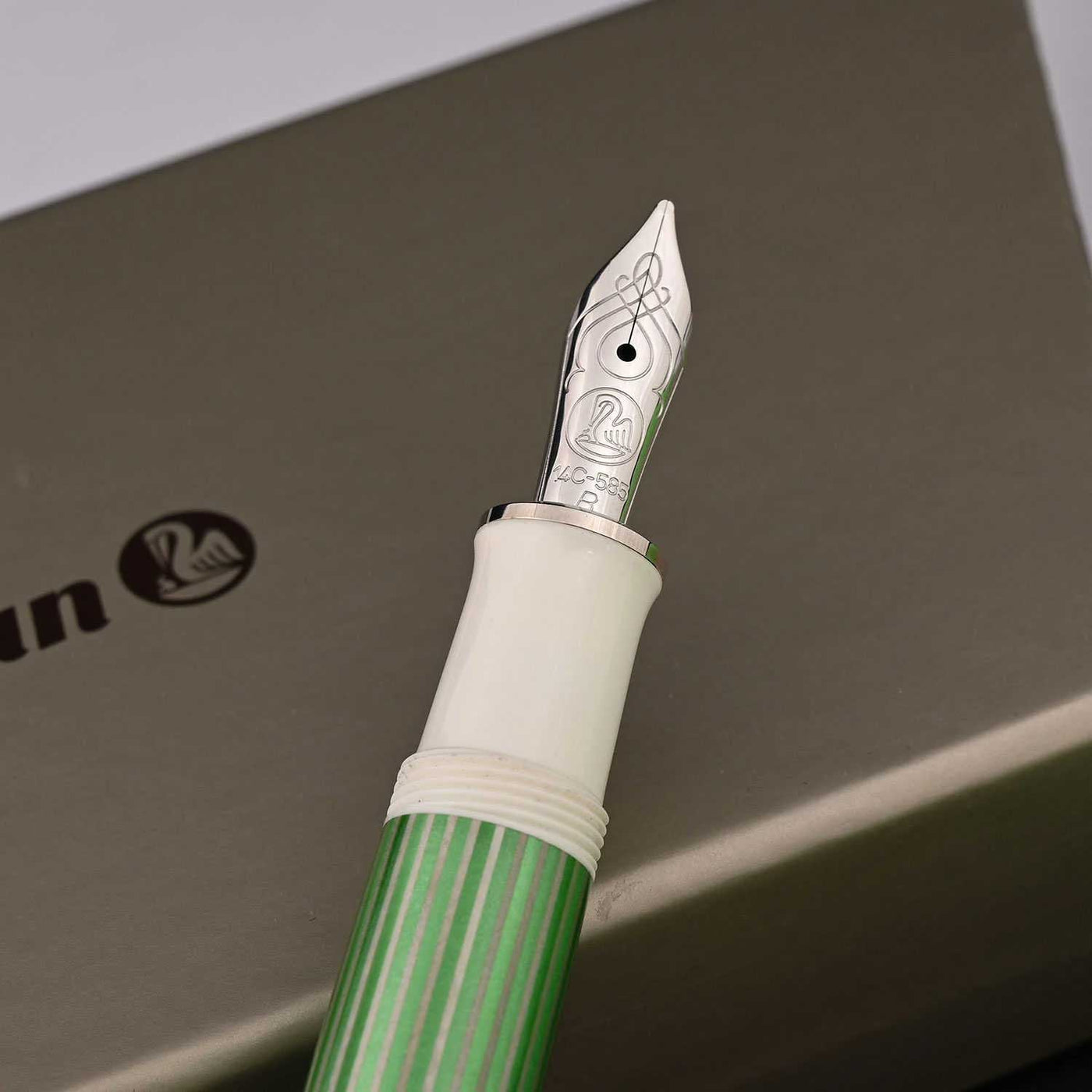 Pelikan M605 Fountain Pen - Green White CT (Special Edition) 4