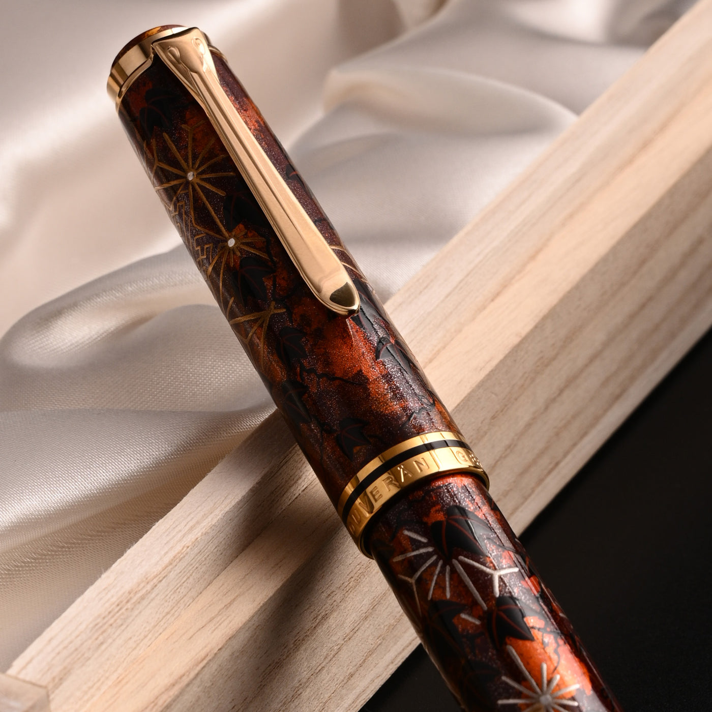 Pelikan M1000 Maki-e Fountain Pen - Ivy and Komon (Limited Edition)