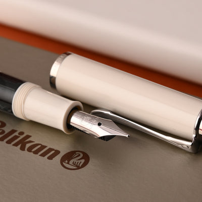 Pelikan M205 Fountain Pen - White CT 7