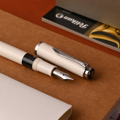 Pelikan M205 Fountain Pen - White CT 8