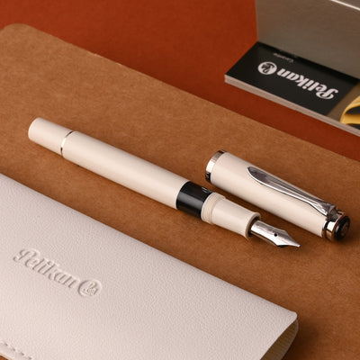 Pelikan M205 Fountain Pen - White CT 9