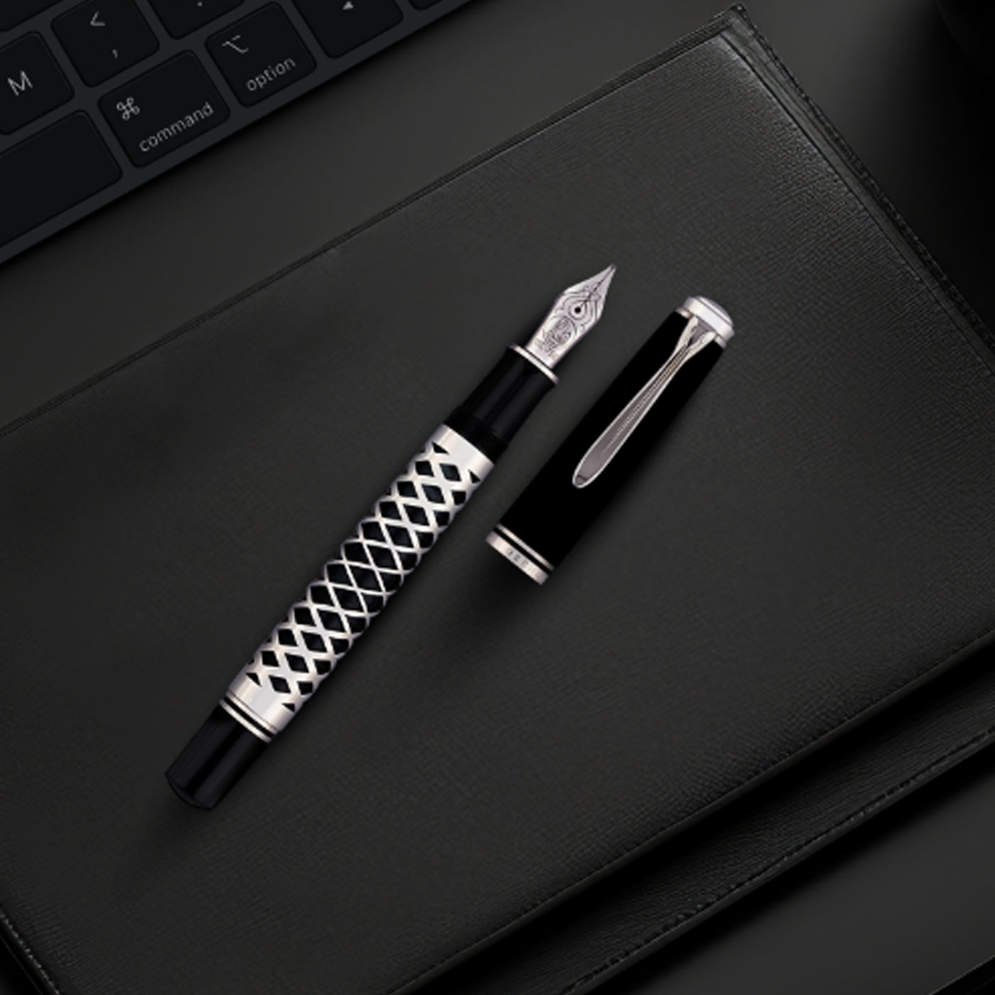 Pelikan M800 Fountain Pen - Metal Sleeve (Special Edition)