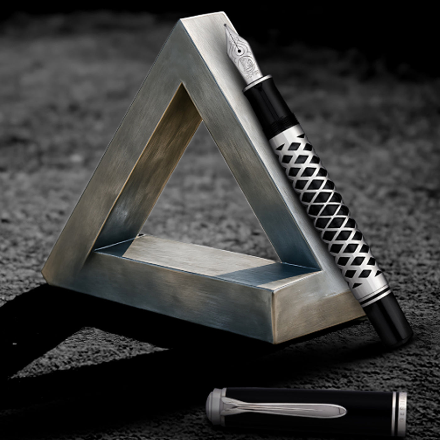 Pelikan M800 Fountain Pen - Metal Sleeve (Special Edition)